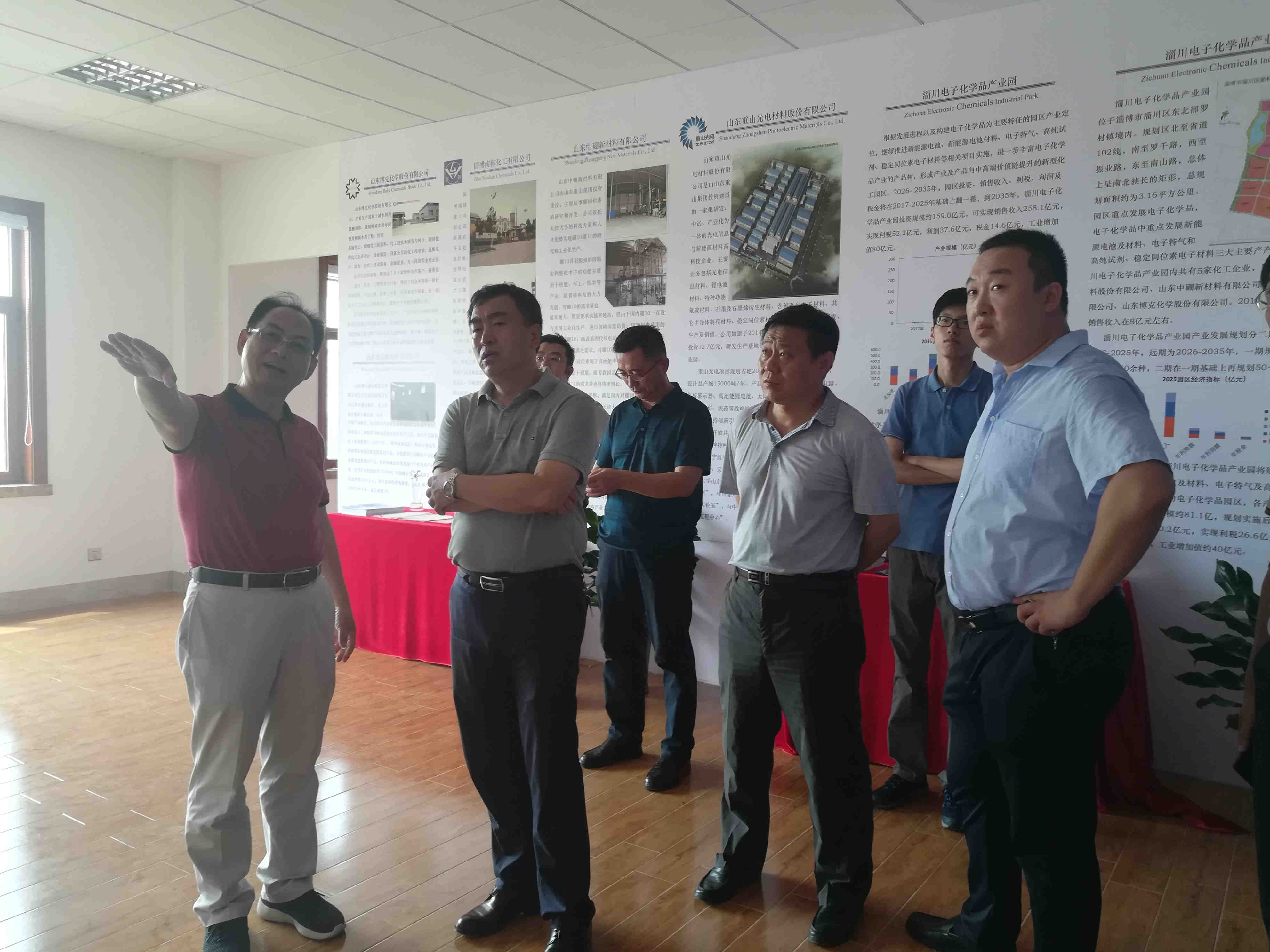 市科技局领导来我司调研“双十”项目8