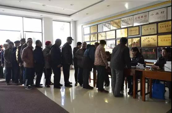 重山集团春节慰问金情暖千家98