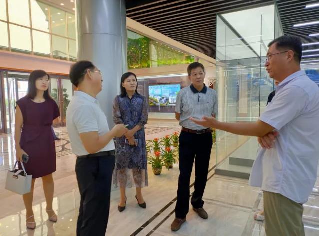 市工信局副局长邱万勇到集团调研指导工作81