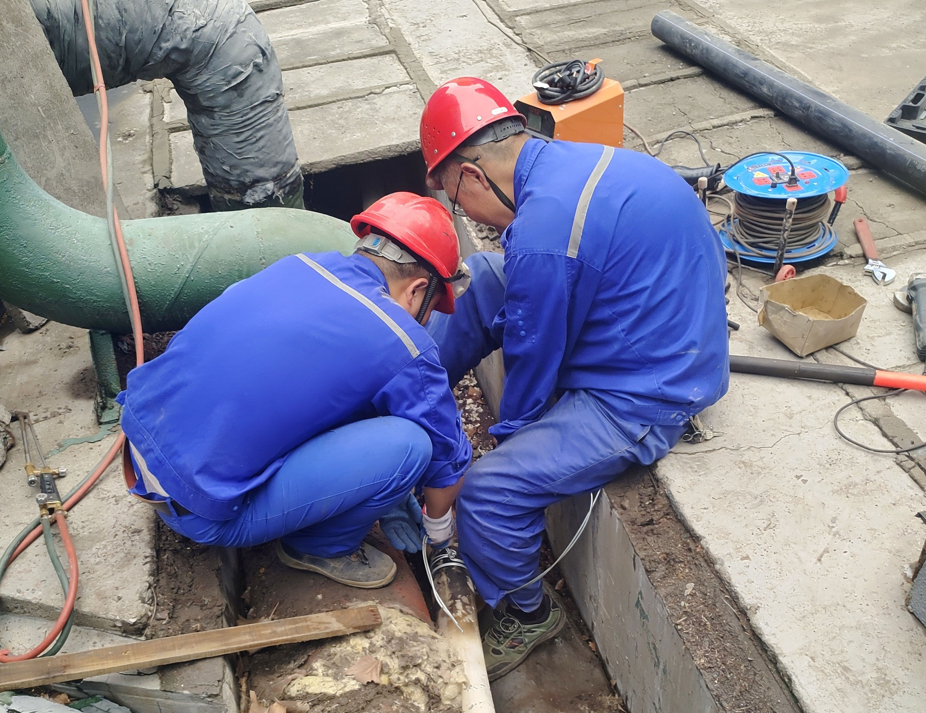 致敬最可爱的人——抢修管路纪实42