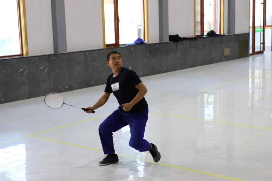 公司组织举办羽毛球比赛97