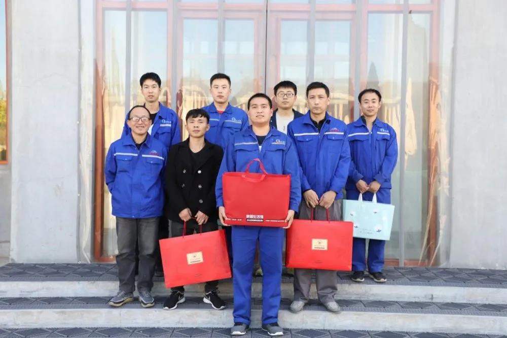 公司组织举办羽毛球比赛97