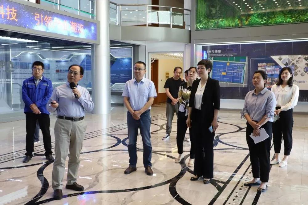 市投资促进局领导到我公司调研32