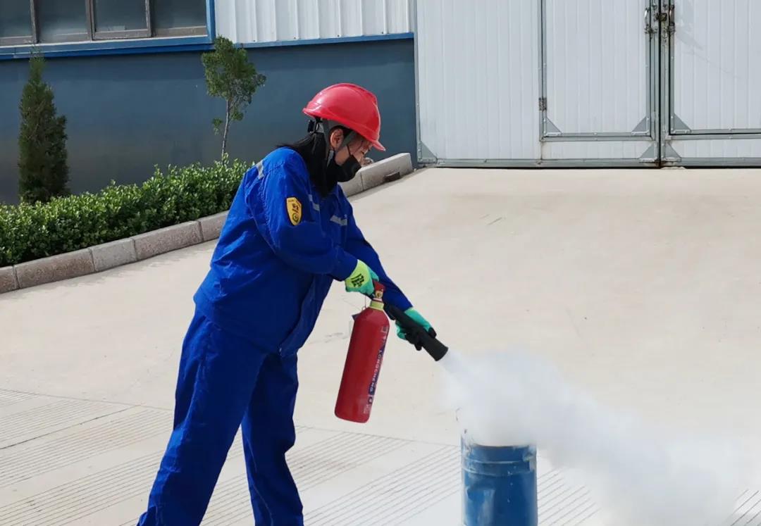 氟碳电池项目部举行消防演练活动9