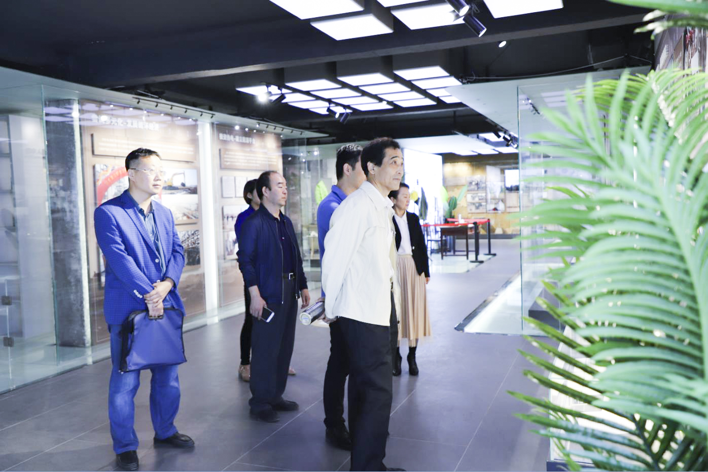 淄川区政协副主席王秉忠一行莅临我司调研指导