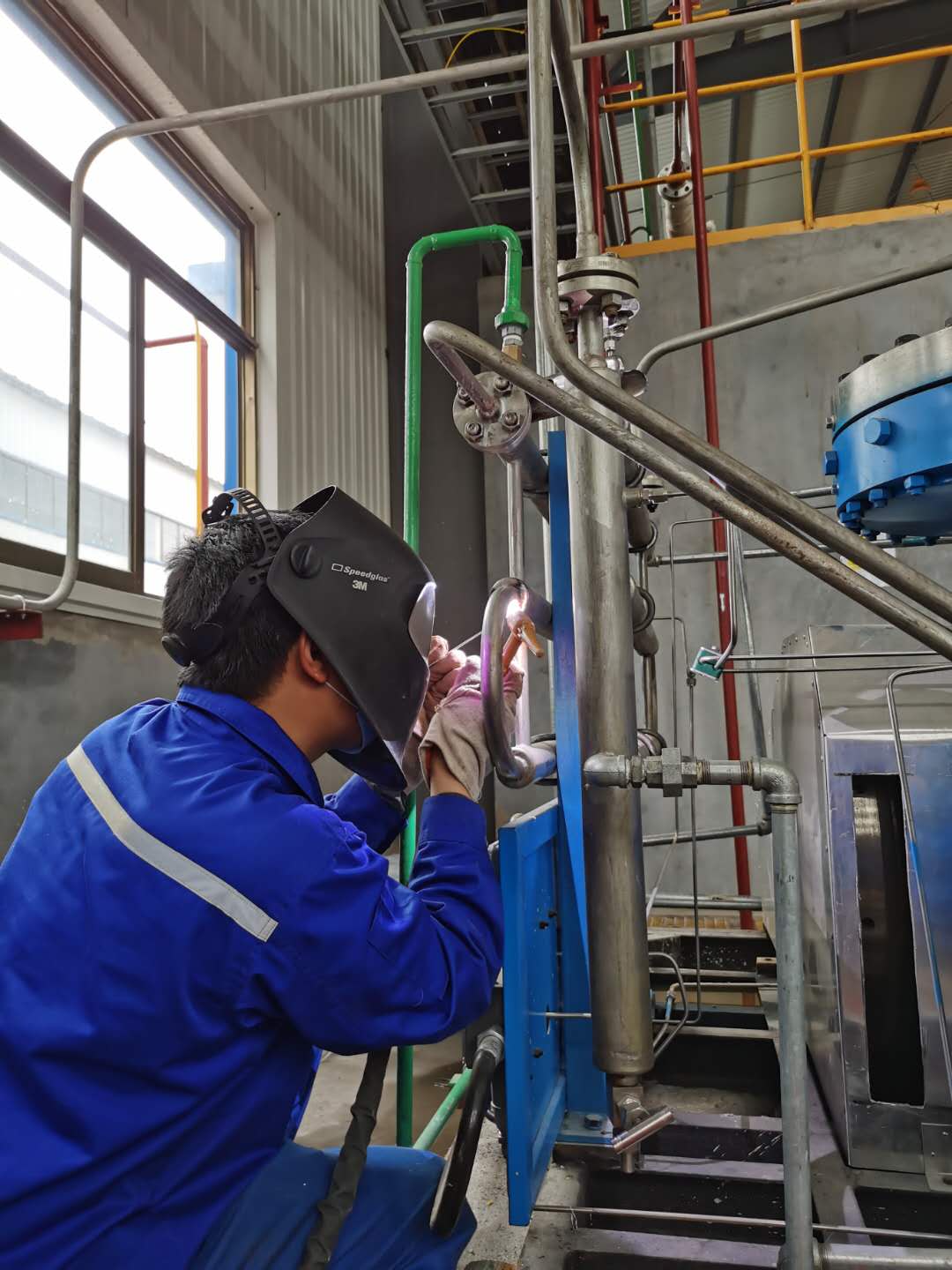 勇担责，圆满完成高压管线焊接任务