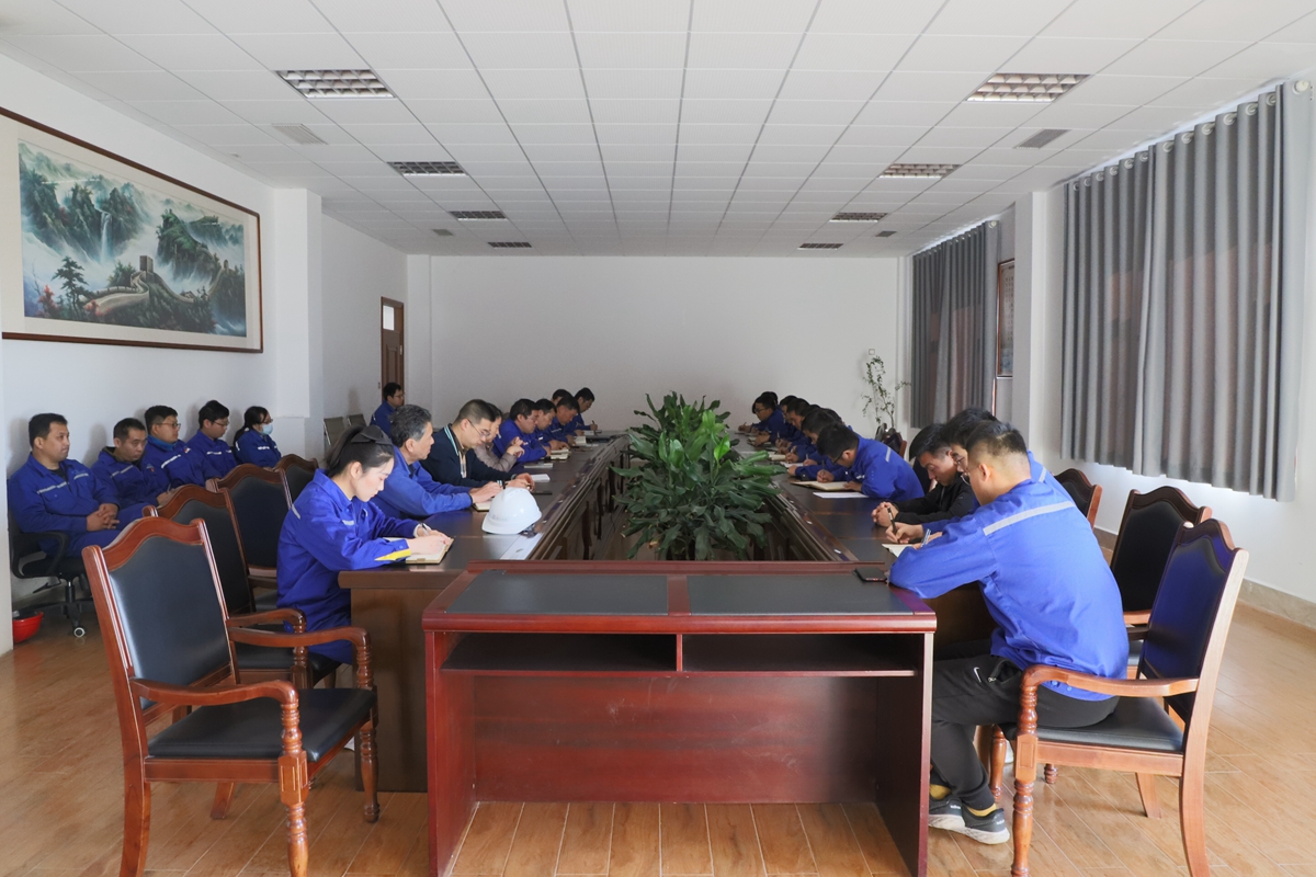 公司党支部组织集体学习