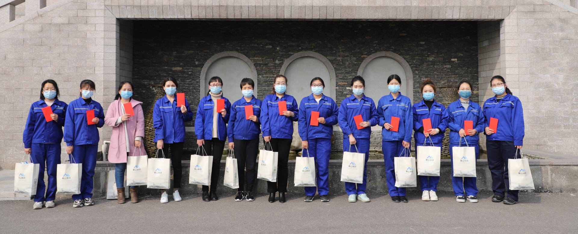 节日关爱，公司为全体女员工发放暖心福利！